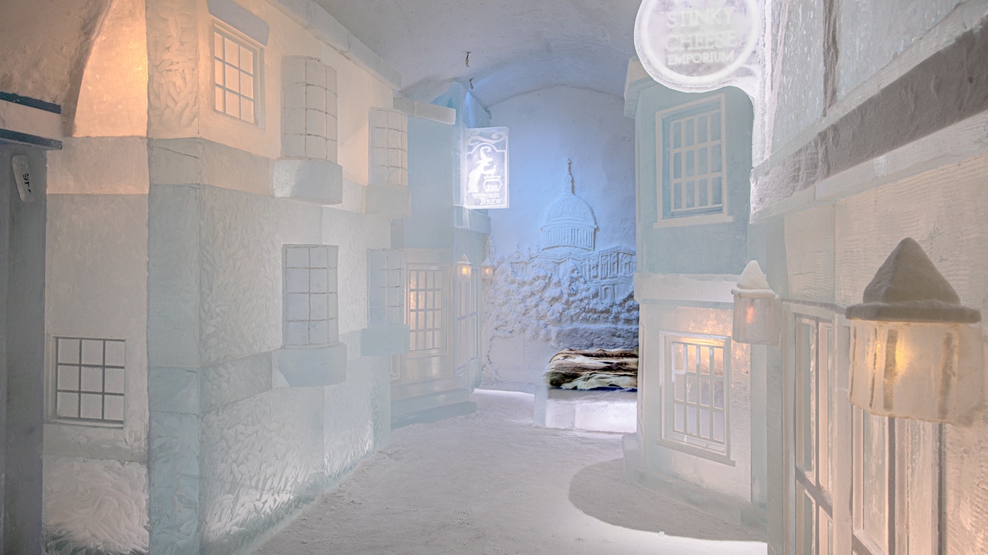 Dickensian Street, Jonathan Green & Marnie Green - ICEHOTEL 32, photo - Asaf Kliger